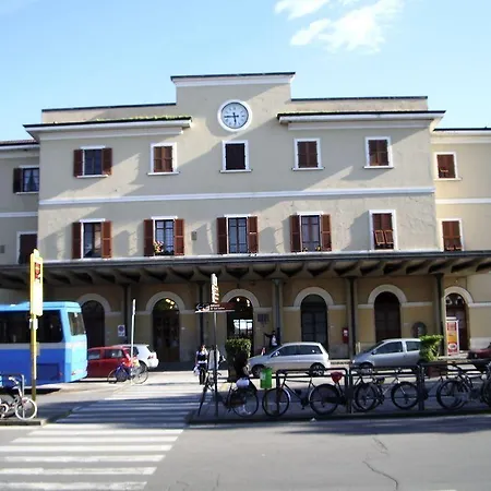 Stazione - 20 Minuti Da Firenze -40 Da Pisa Πανσιόν